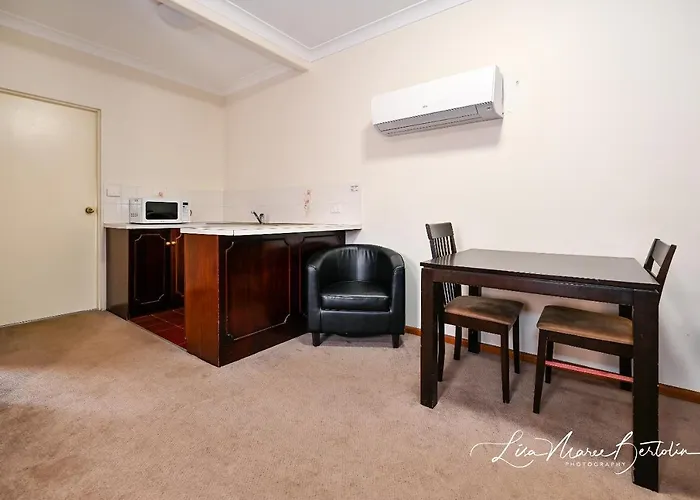 Narrandera Club Motor Inn